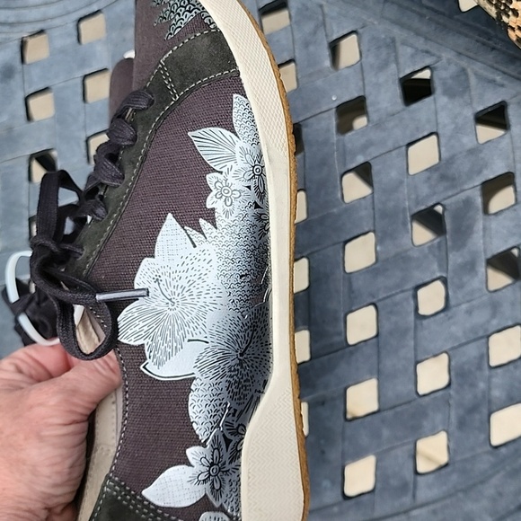 Dansko Olisa black canvas sneaker with silver foil flower floral design size 37 - Picture 2 of 7